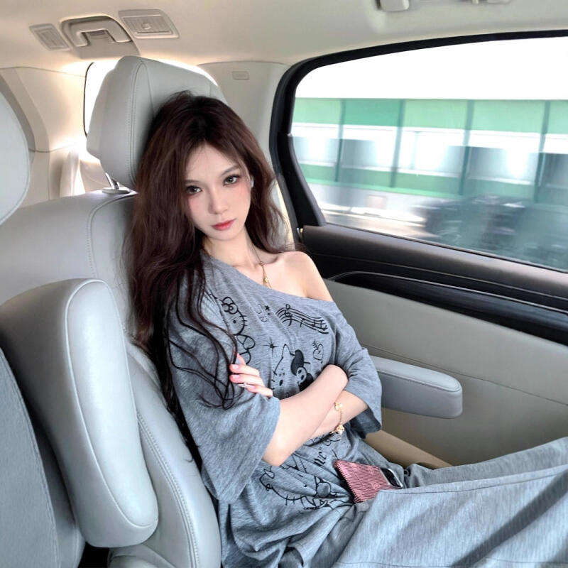 Off Shoulder Top - เสื้อป้องกันแสงแดด เฮลโล คิตตี้ เสื้อการ์ตูนไหล่เฉียง บางเฉียบ ปิดไหล่