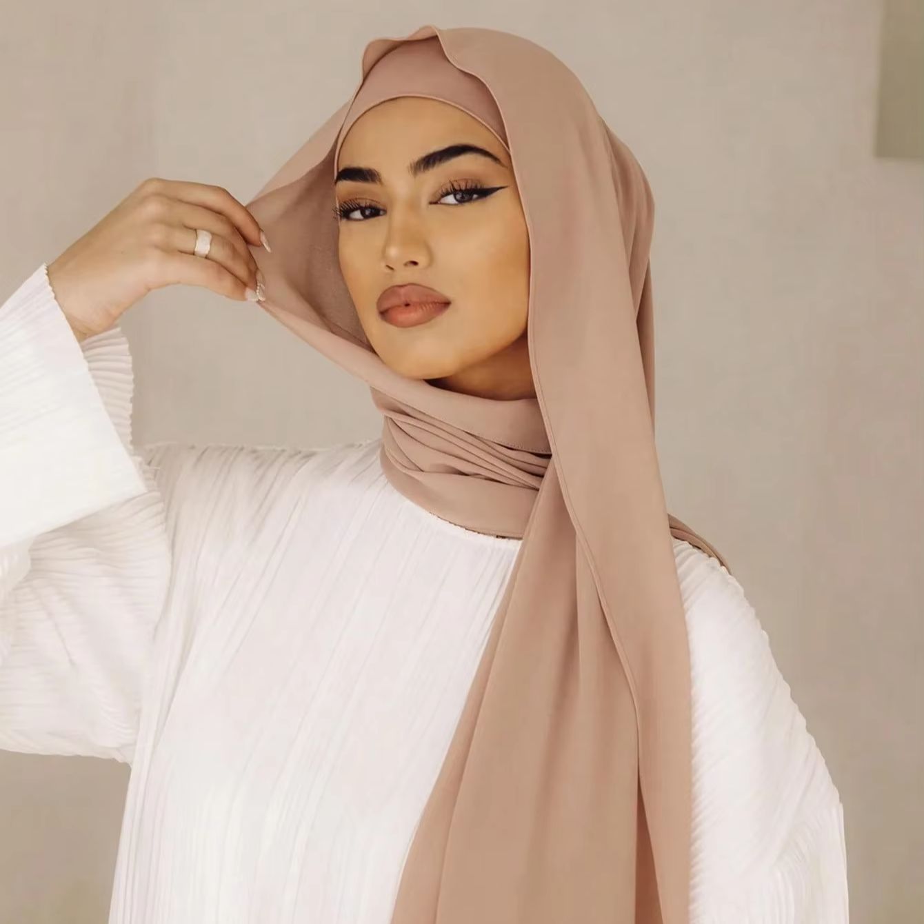 ชุดฮิญาบผ้าชีฟองพร้อมหมวกคลุมผ - Women Fashion Wear บทวิจารณ์และราคา
