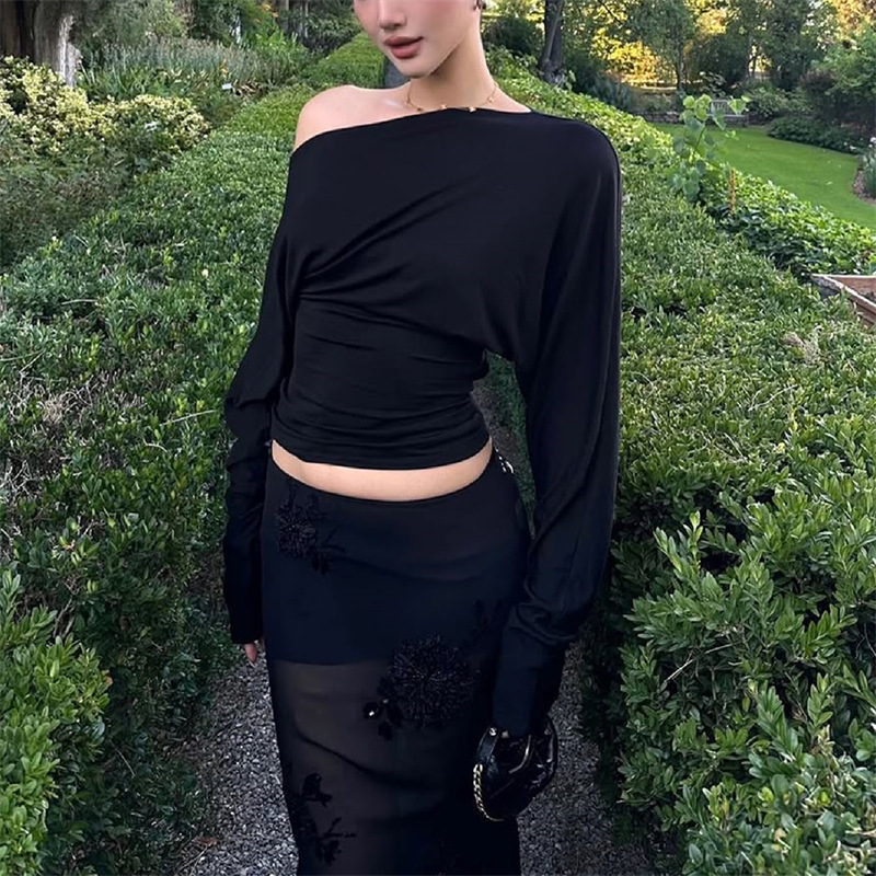 เสื้อผู้หญิงปี 2026 แบบไหล่เดี - Off Shoulder Top บทวิจารณ์และราคา